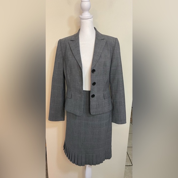 Tahari ASL Women’s 2 Pieces Suit Skirt/ Blazer Wool Blend Gray Plaid Size 6P - Picture 7 of 17